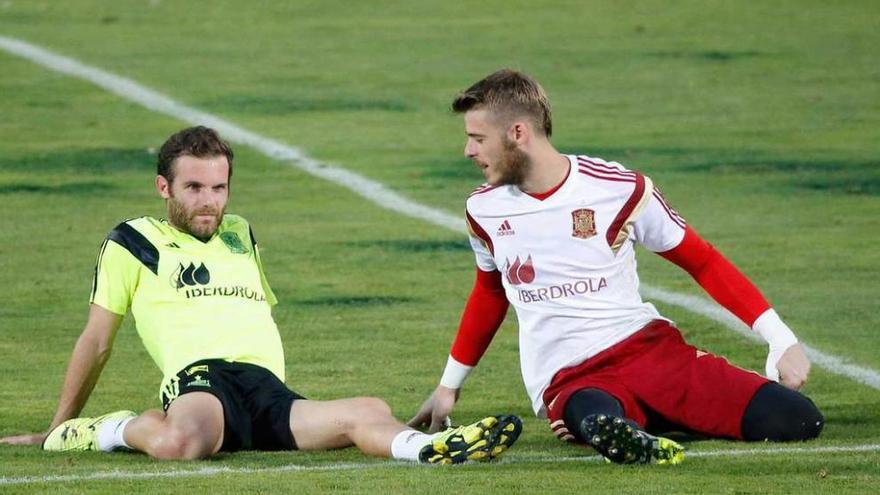 Mata y De Gea, ayer, en el entrenamiento de la selección española.