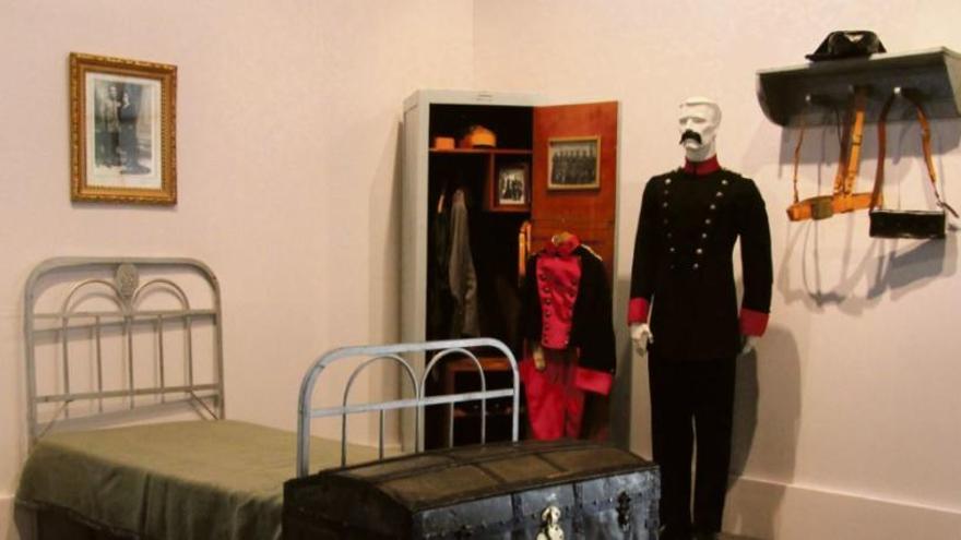 La recreación del dormitorio de un guardia de la primera época, con el mobiliario auténtico.