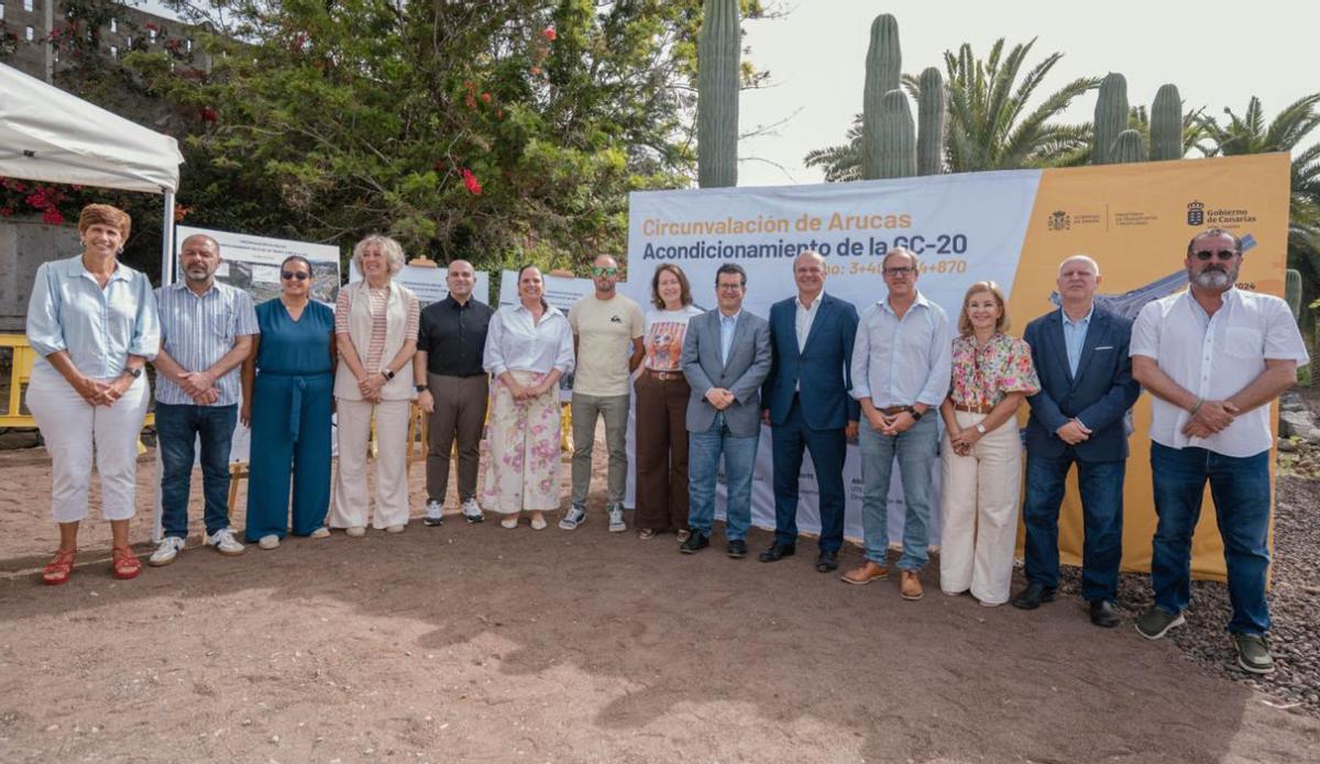 De izquierda a derecha: Sebastián Guerra, Oliver Armas, Ángel Mejías (jefe de servicio de Obras Públicas del Gob. Canarias), Augusto Hidalgo, Juan Jesús Facundo, Pablo Rodríguez, Rosana Melián, Teresa Mayans, Esther Suárez y Marcelo Afonso.