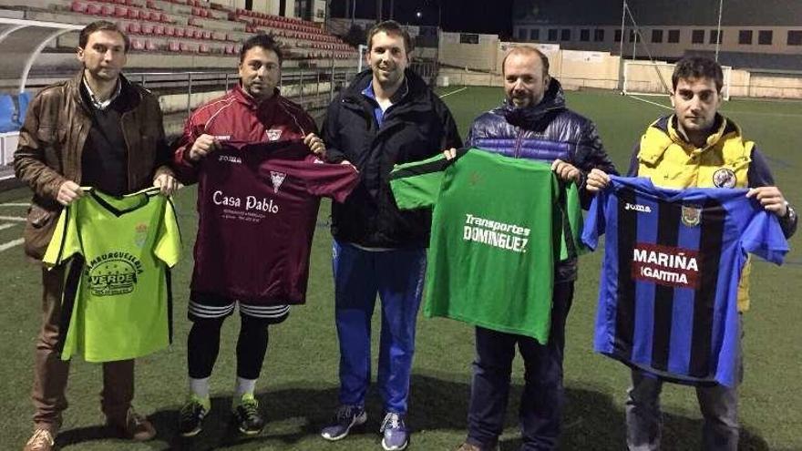 Organizadores del cuadrangular benéfico de O Camballón.