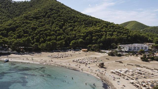 Mondrian y Hyde Ibiza se encuentran en la bahía de Cala Llonga. | FOTOS: CRISTINA MILIAN