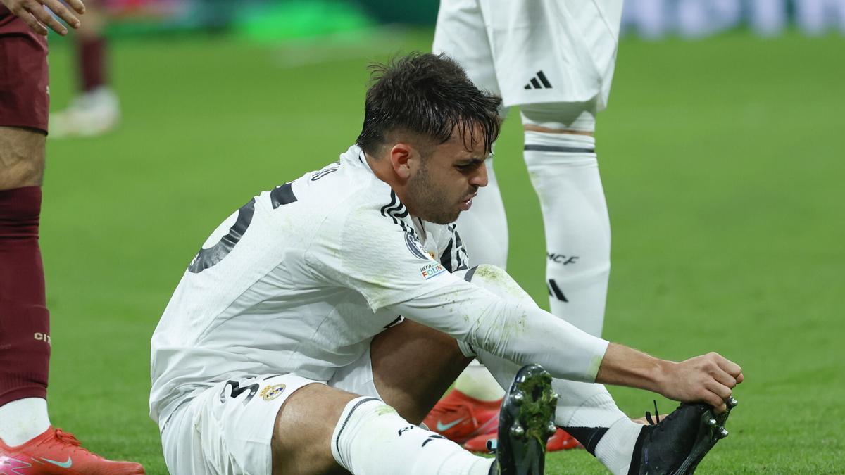 Asencio, en un partido con el Madrid