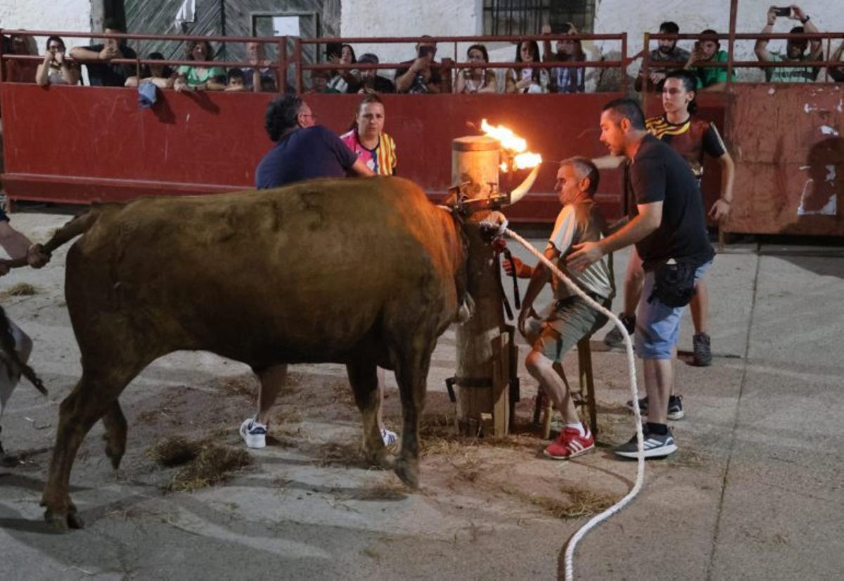 El toro de fuego fue uno de las citas más esperadas.