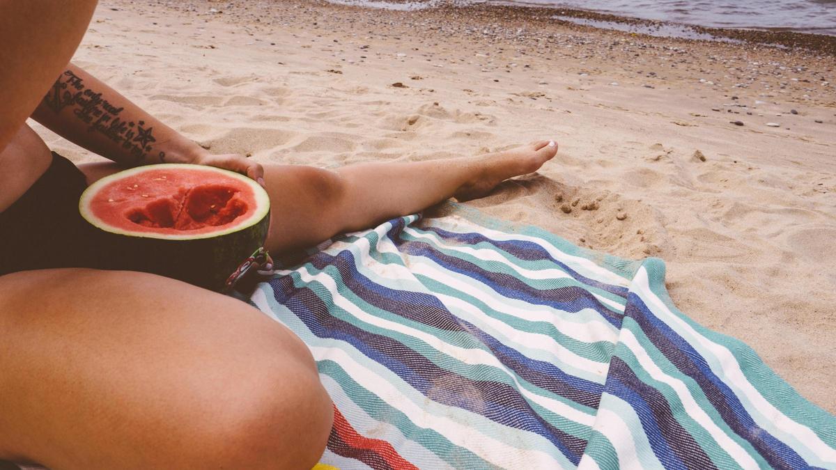 Los alimentos que debes comer antes de tomar el sol