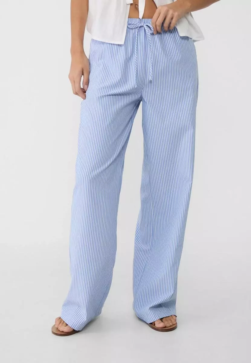 Stradivarius tiene 5 novedades en color azul verano: ¡Súmate a la tendencia estrella de la temporada! 10 Moncloa Pantalón pijamero de popelín: comodidad y estilo