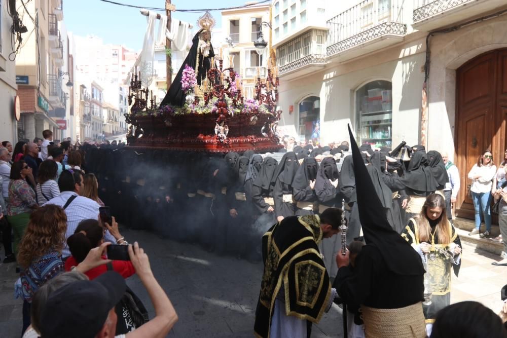 La Virgen de los Dolores en su Amparo y Misericordia, iniciando su recorrido por las calles de Málaga