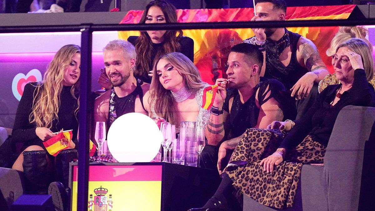 Melody y el resto de la delegación española de Eurovisión 2025, durante el recuento final de votos.