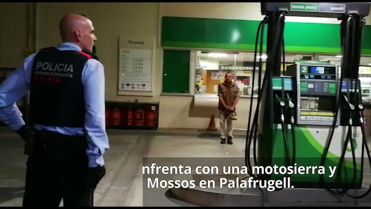 Un home s’enfronta amb una motoserra i un ganivet a la policia a Palafrugell.