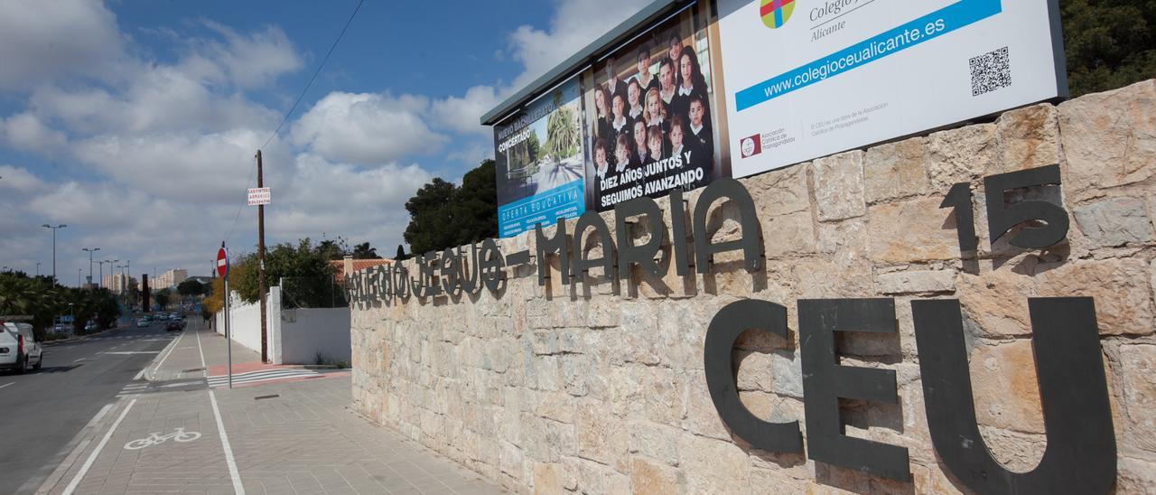 Fachada del colegio CEU Jesús María