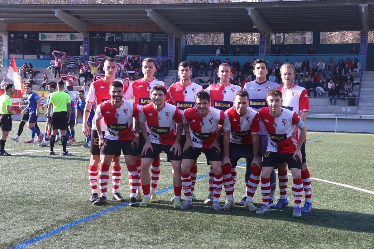 Formación inicial que el Arosa presentó ayer en Os Carrís.