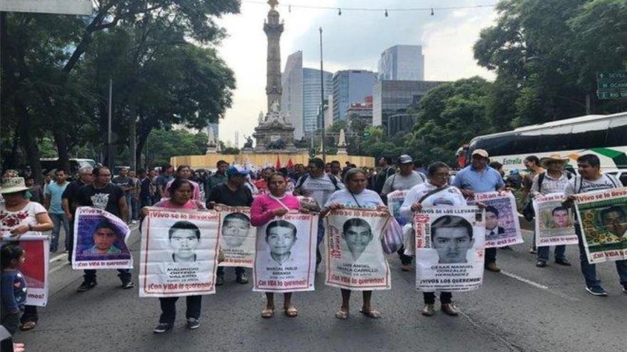 El Gobierno de México busca en otro basurero a los 43 estudiantes de Ayotzinapa