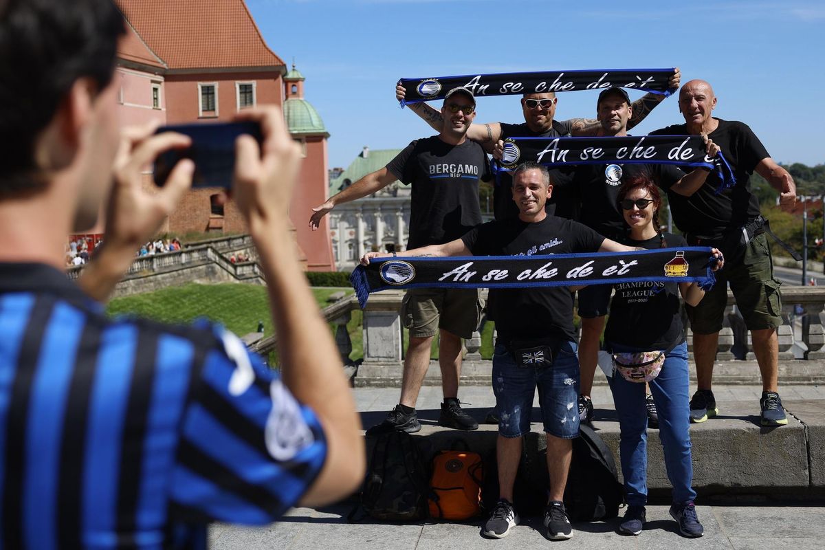 Aficionados del Atalanta en Varsovia.