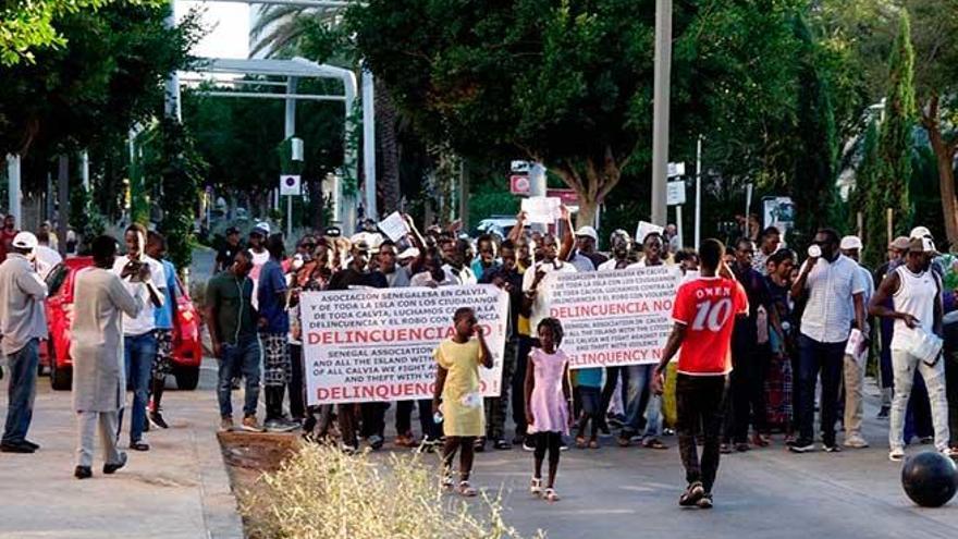 La comunidad senegalesa de CalviÃ  recorriÃ³ la avenida Magaluf.