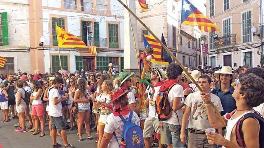 Mallorquines independentistas apoyan la hipotética doble nacionalidad.