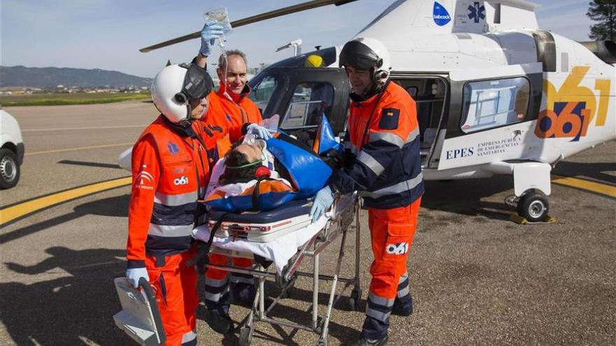 Herido un hombre tras golpearle en la cabeza un hierro caído desde una grúa en La Carlota