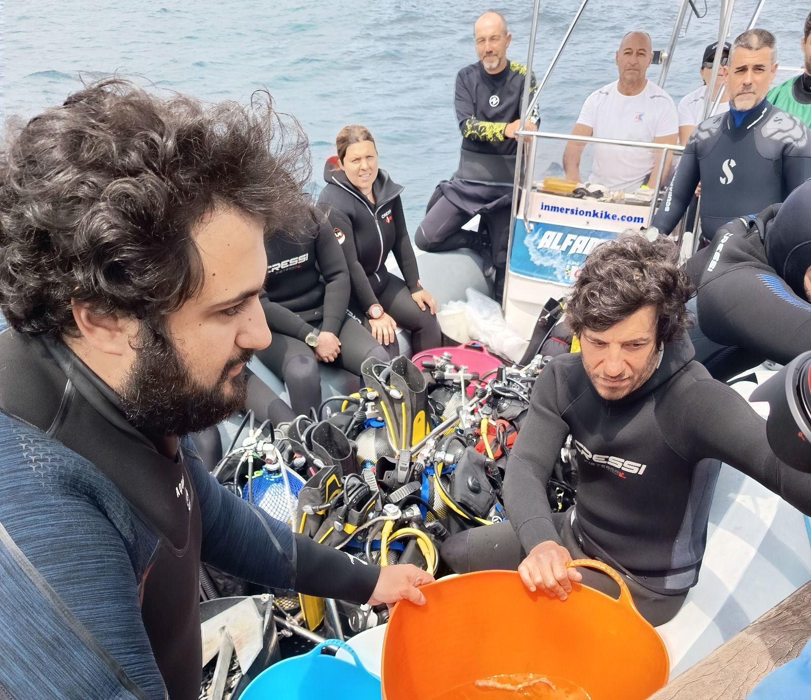 Así fue la suelta de tiburones en Gijón por el Día de los Océanos (en imágenes)
