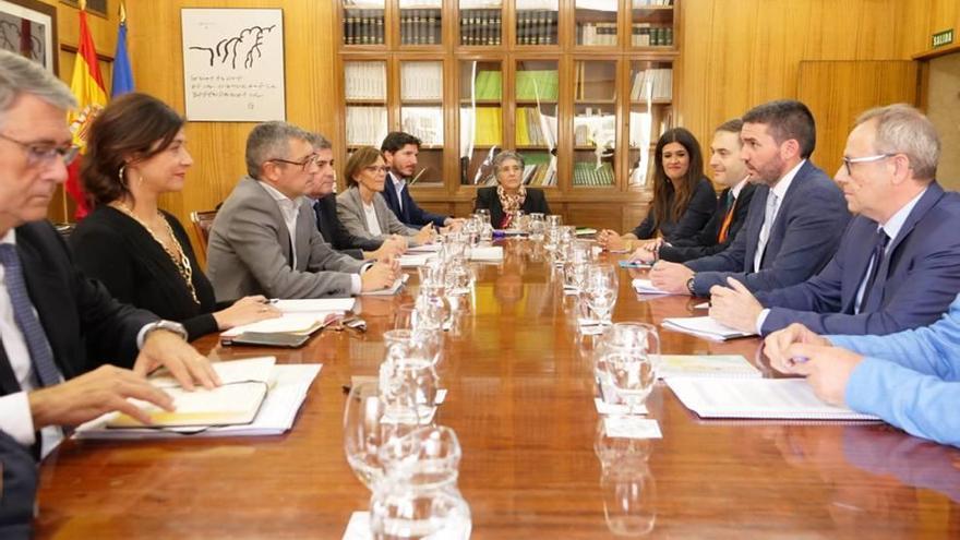 La reunión se celebró ayer en la sede del Ministerio.