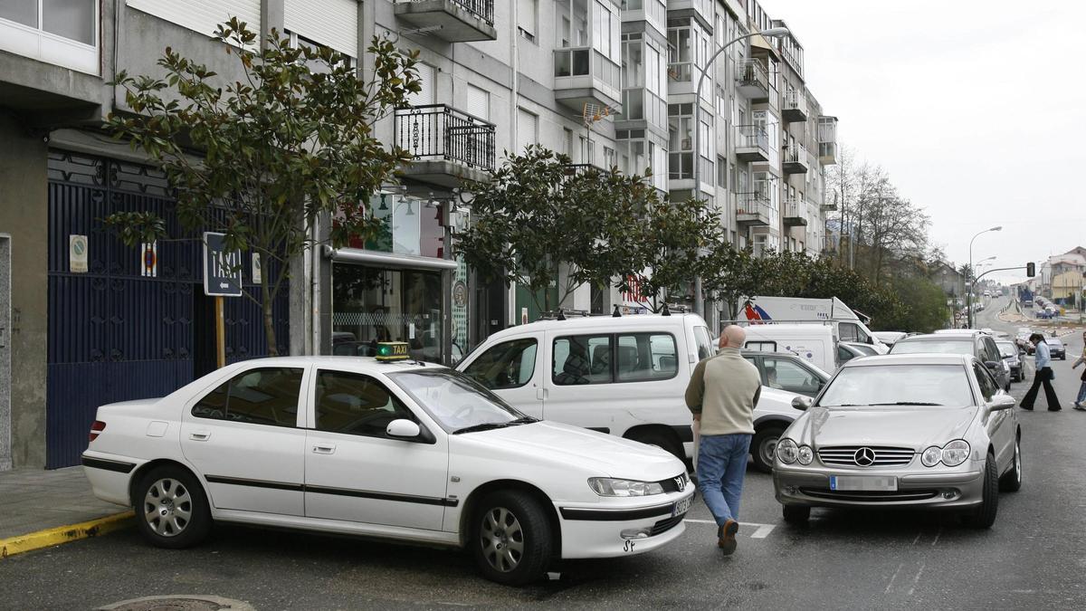 La parada de taxis de Chapela en la que se produjo la agresión.