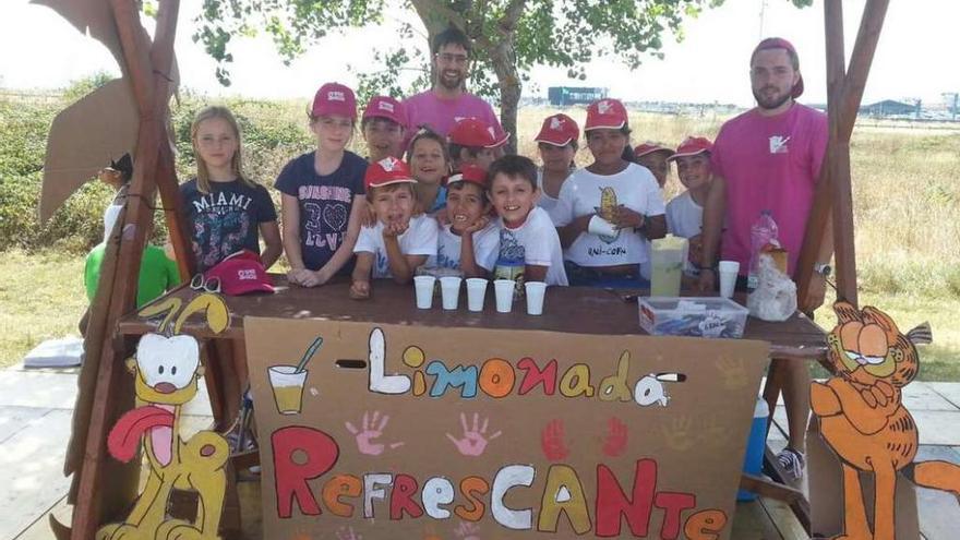 Los niños que participan en la actividad. // FdV