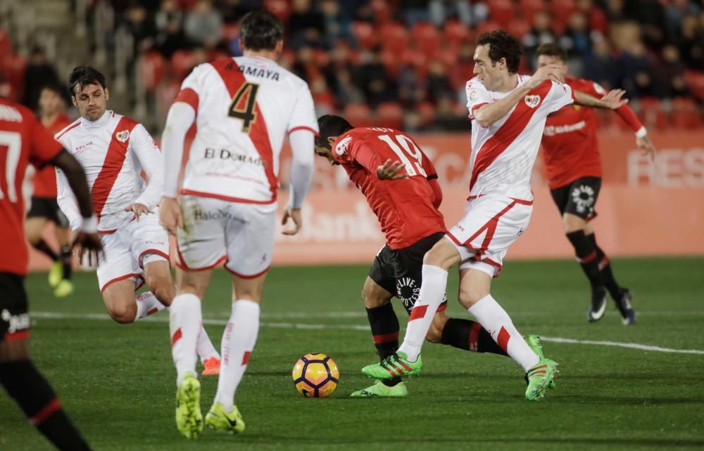 Mit dem sechsten Saisonsieg hat sich Real Mallorca erstmal wieder aus dem Tabellenkeller rausgeschossen. Der Zweitligist gewann am Sonntagabend (12.2.) im Stadion von Son Moix gegen Rayo Vallecano mit 2:1.