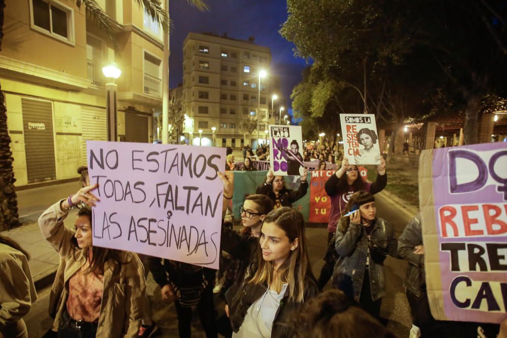 Manifestación nocturna en Elche por el 8-M