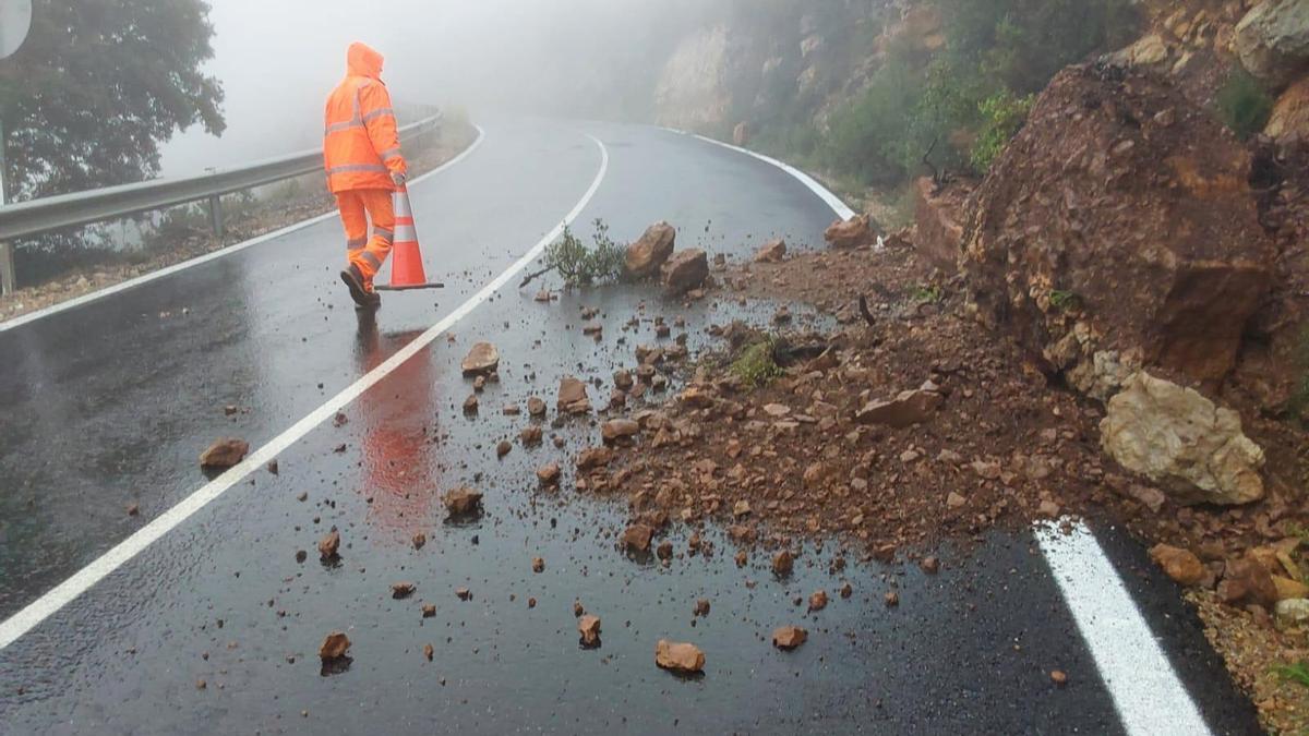 Galería de imágenes: Las fuertes lluvias causan numerosos desprendimientos en las carreteras de Castellón