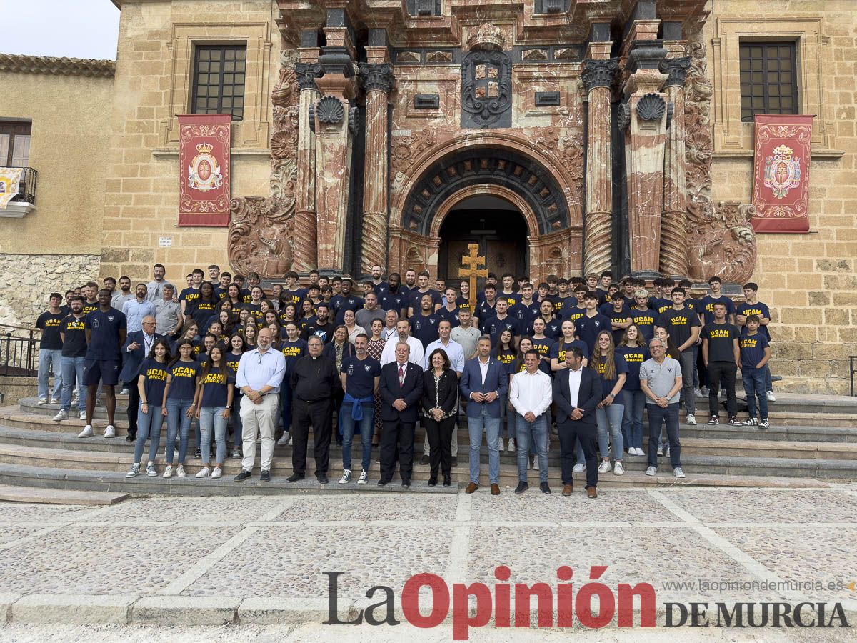 El UCAM de baloncesto peregrina a Caravaca de la Cruz en su Año Jubilar