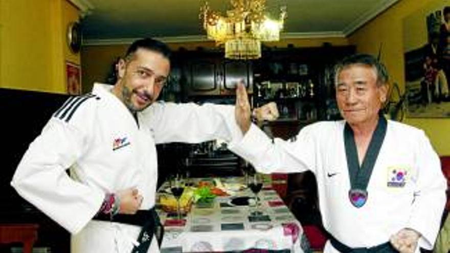 Hoy cenamos con el maestro Kim: "Al llegar exclamé: ¡esta ciudad es tan redonda como un balón!, y me enamoré de Cáceres"