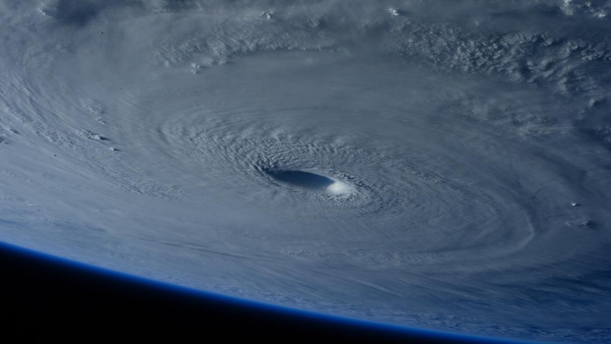 El ojo del huracán se hace más grande y frecuente.