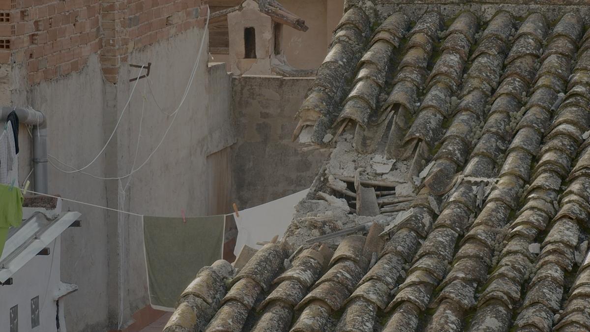 Una casa casi derruida, en otra instantánea del filme