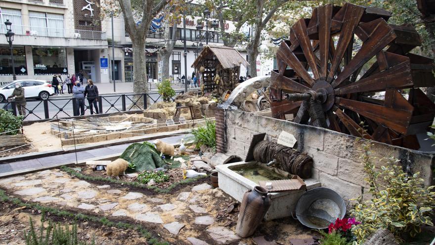 El belén monumental de Xàtiva vuelve a abrir sus puertas y recibe la llegada de tres nuevos Reyes Magos