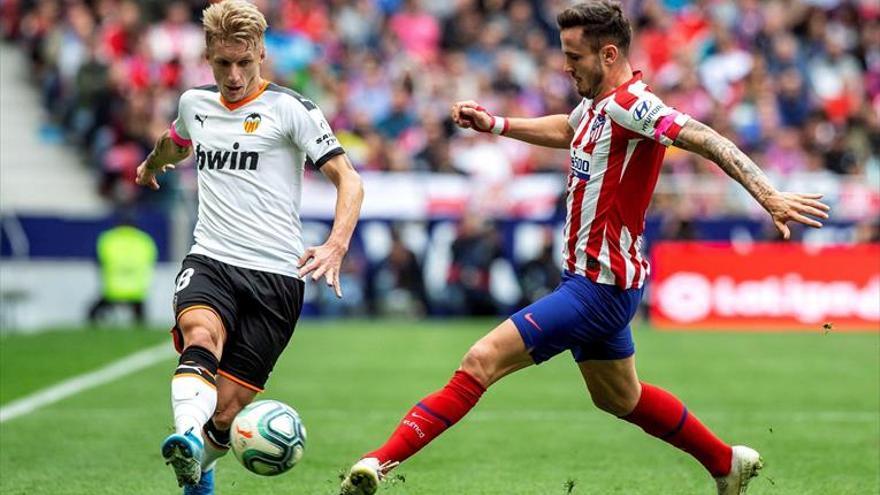 Parejo da un punto a un Valencia creciente ante un frustrado Atlético