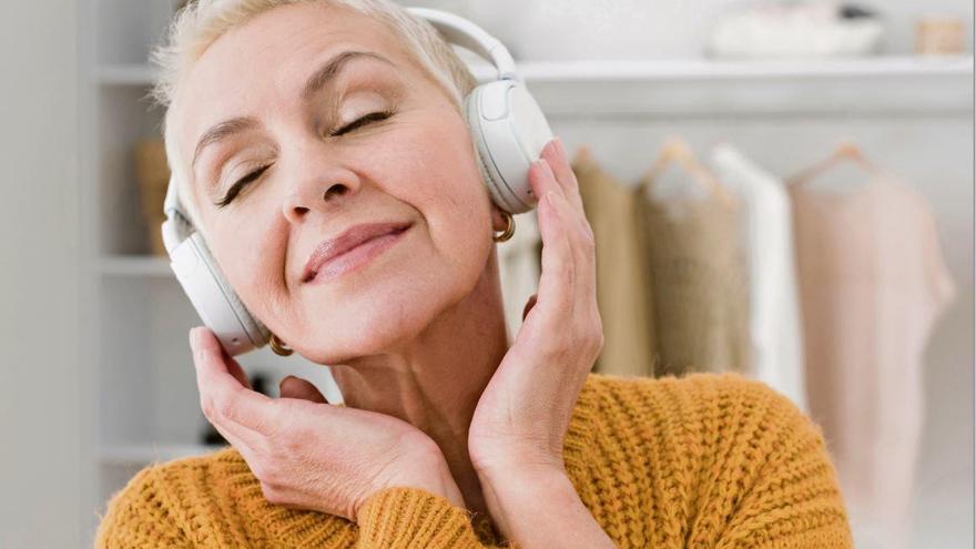 Cómo la música beneficia la salud en los mayores