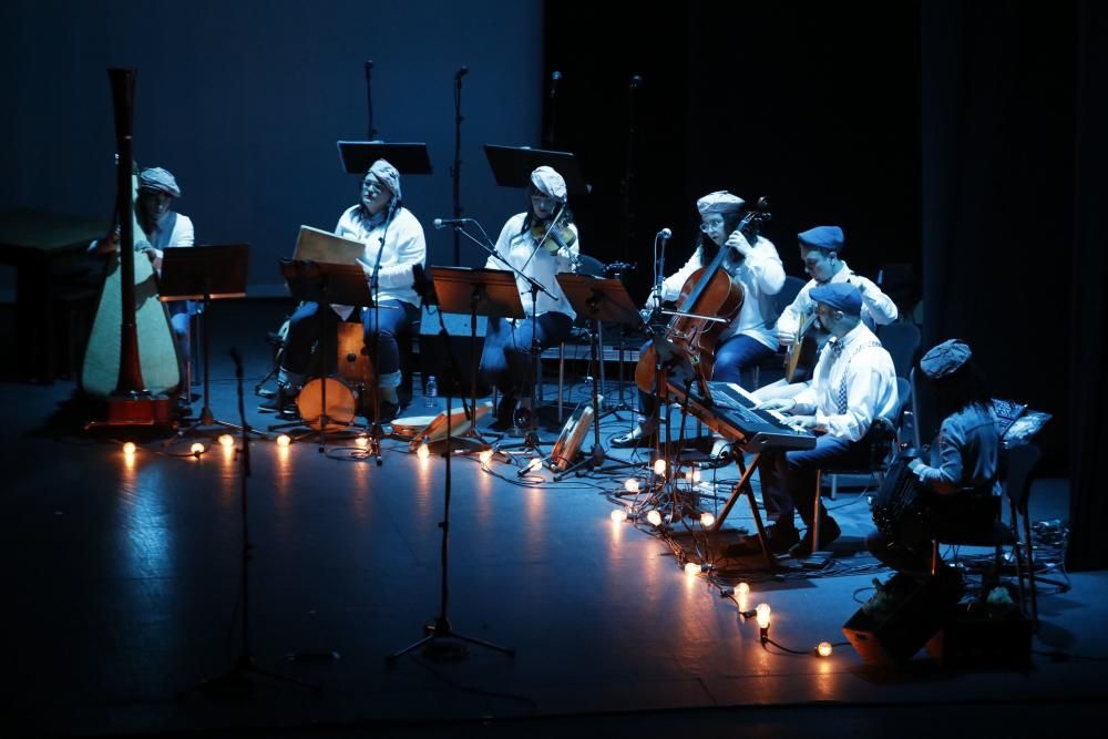 Actuación en Gijón del colectivo musical "Muyeres"