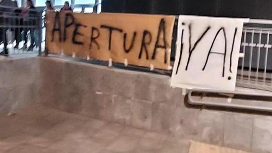 Concentración por la reapertura del centro cultural Jesús Arencibia en Tamaraceite