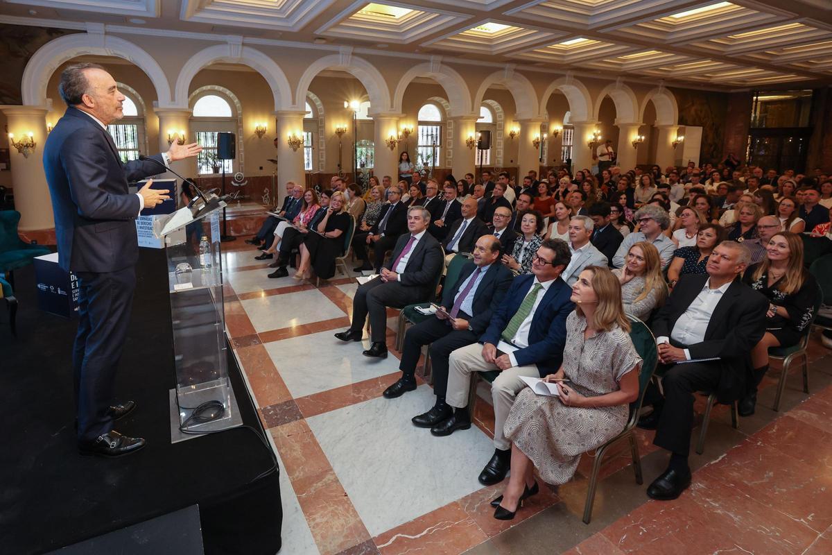 El presidente de la Sala Segunda del Tribunal Supremo, Manuel Marchena, durante su ponencia en las jornadas sobre Derecho e Investigación Sanitaria, en el Santa Catalina a Royal Hideaway Hotel de Las Palmas de Gran Canaria.
