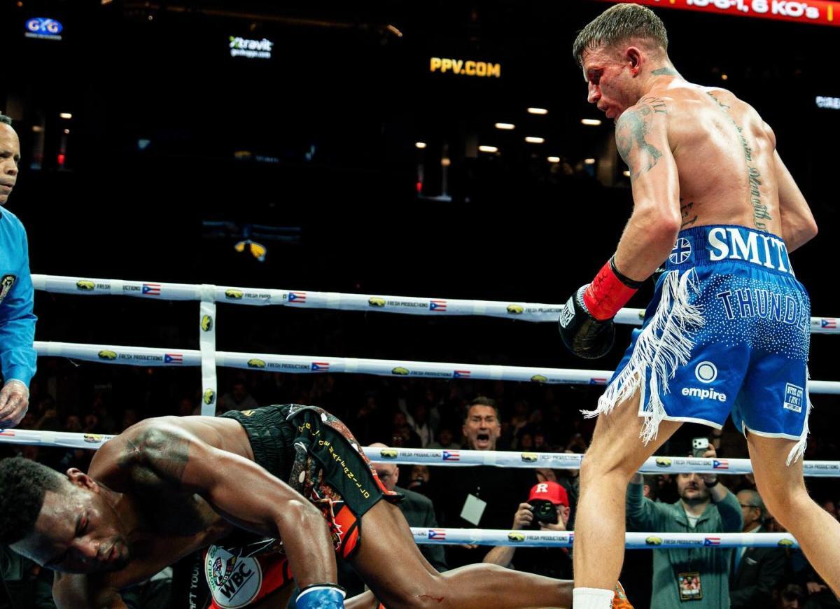 Subriel Matías acabó en la lona frente a Dalton Smith