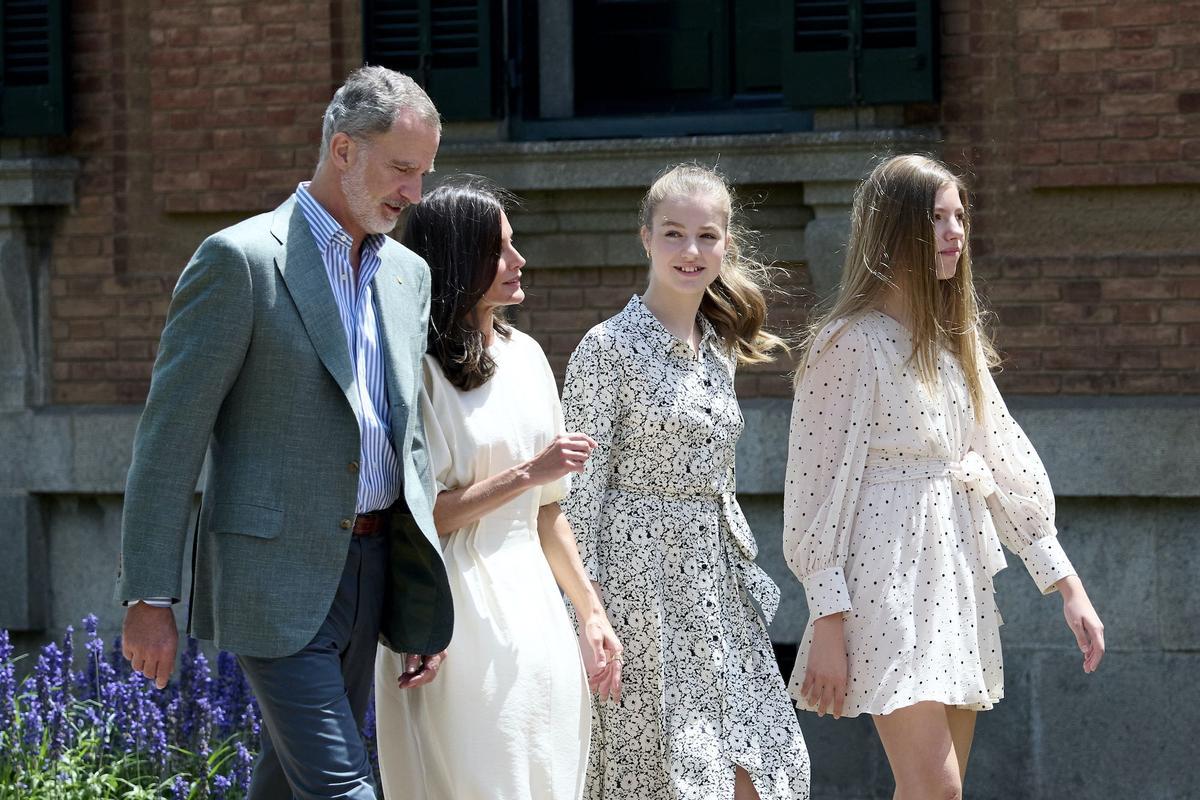 Leonor junto a su familia y su graduación en Gales