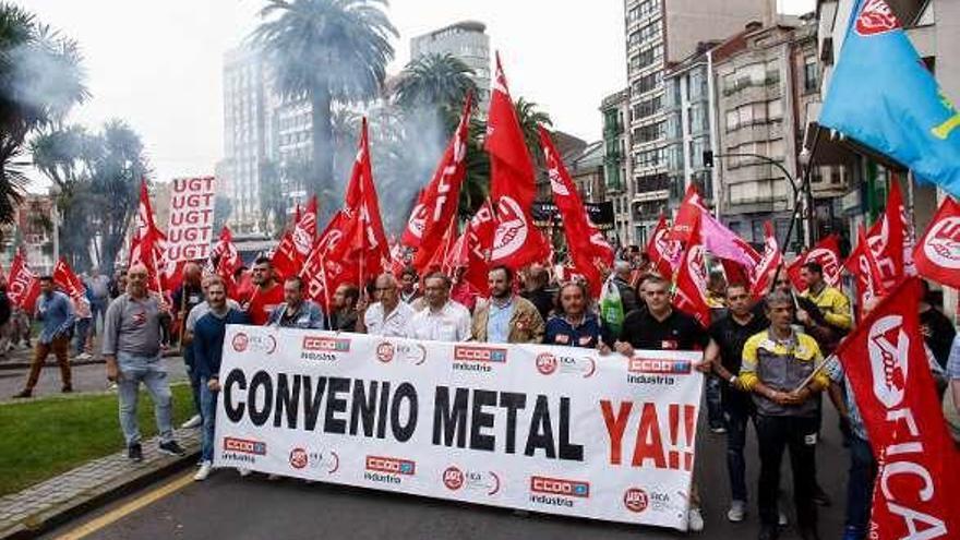 Cientos de trabajadores del metal piden un nuevo convenio
