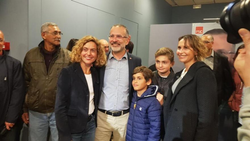 La ministra Batet amb Casellas i altres candidats i simpatitzants.