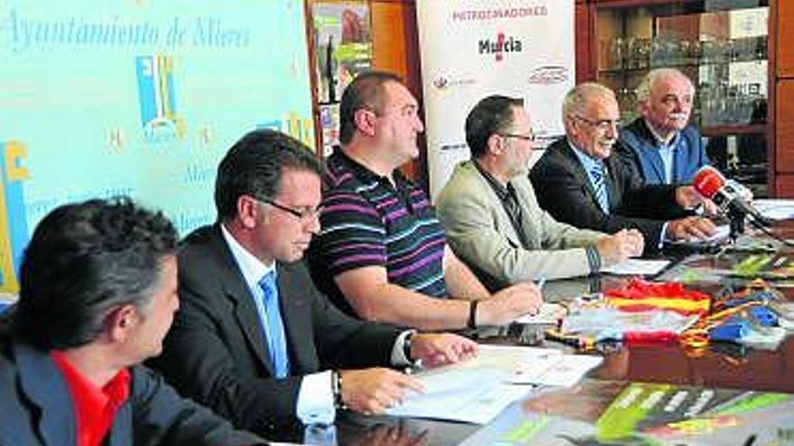 Un momento de la presentación de los nacionales en el Ayuntamiento de Mieres.