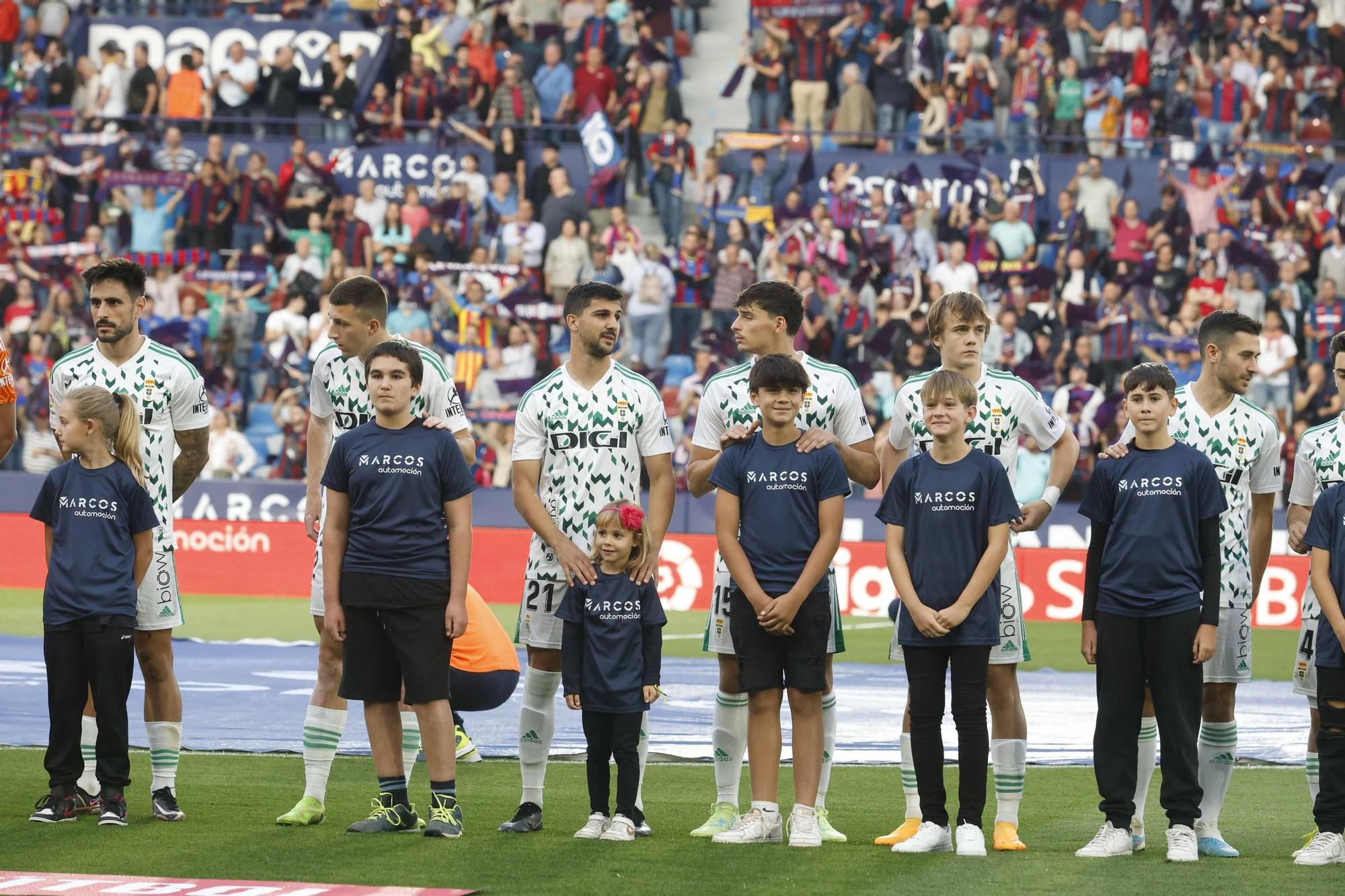 Partido Levante UD - Real Oviedo en imágenes