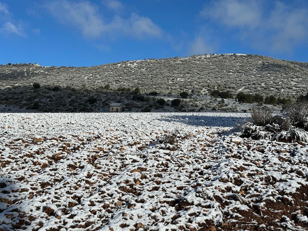 La nieve cumbra el techo de la Región en Cañada de la Cruz, Moratalla