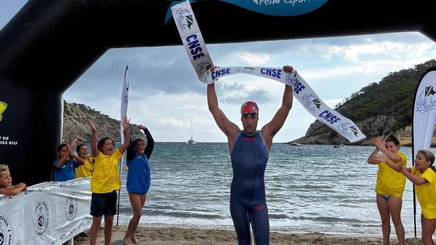 Mario Guillén y Susana Sevillano se imponen en la Mini Ultraswim 2022