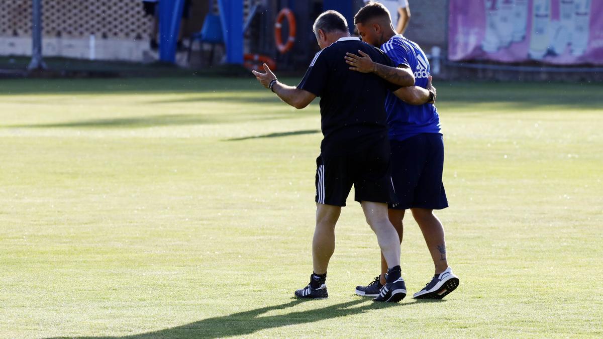 Carbonell, junto a JIM en el último entrenamiento del canterano con el Zaragoza.