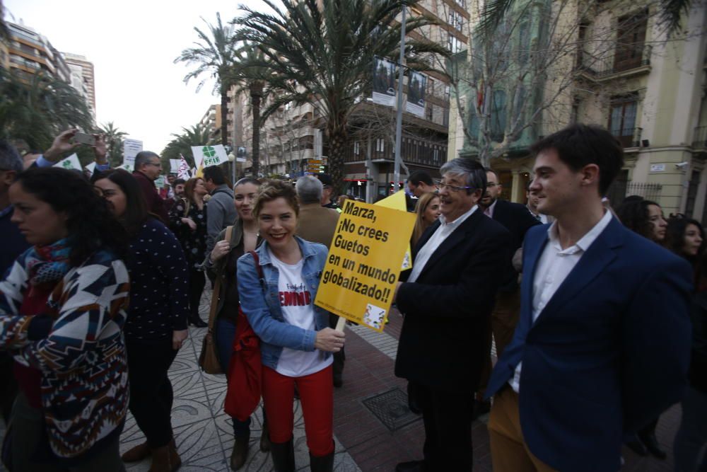 Protesta contra el plurilingüismo en Alicante