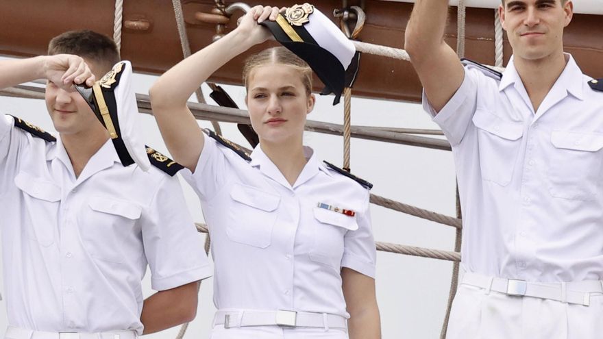 Gijón se despide de la Armada surcando la costa: así se vivió el &quot;emotivo&quot; adiós al &quot;Elcano&quot; y a la Princesa Leonor desde más de 40 embarcaciones