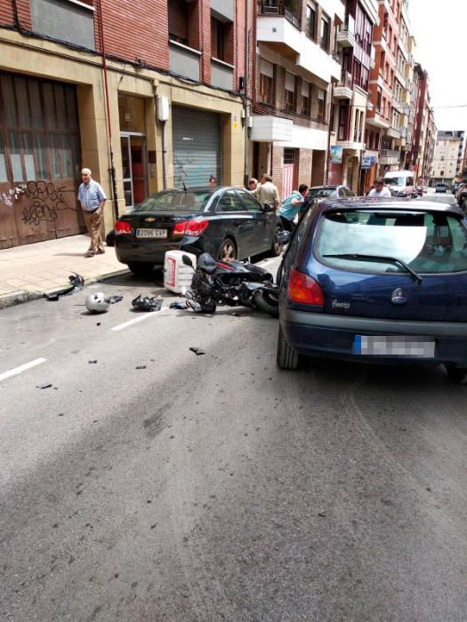 Un repartidor resulta herido en un accidente en Ciudad Naranco.