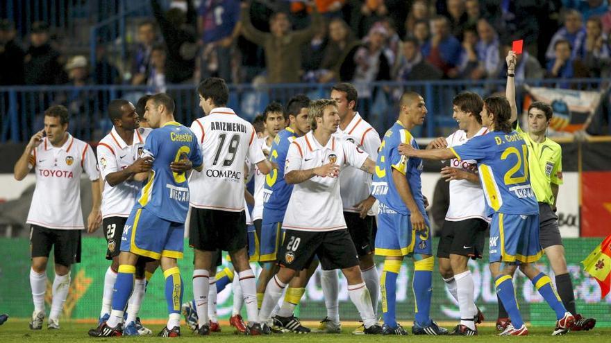 Undiano Mallenco expulsa a Celestini en la final de Copa contra el Getafe en 2008.