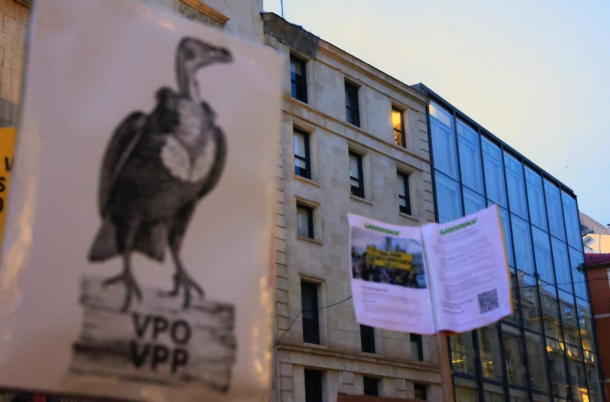 Protesta frente al Ayuntamiento de Alicante por las VPO
